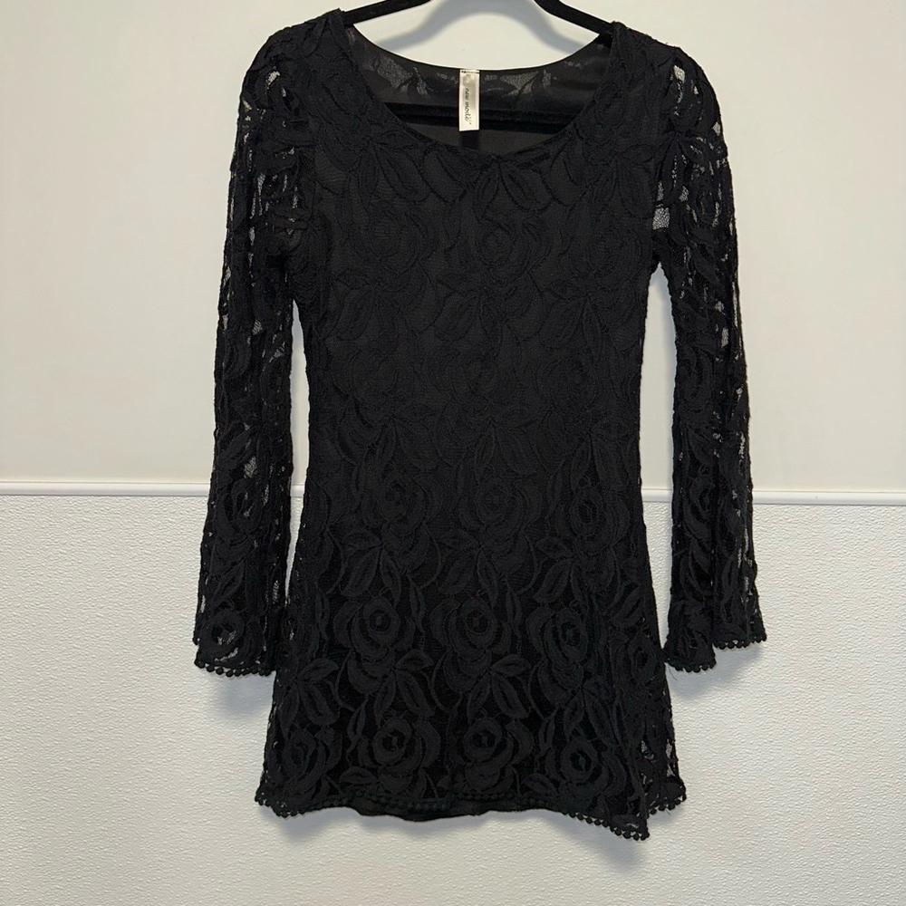 Women's New Mode Dress, M, Black Lace Bell sleeves